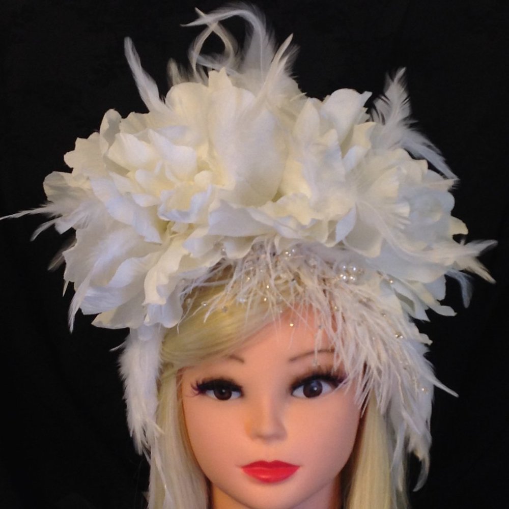 White Headpiece Fascinator OS
